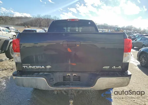 2010 Toyota Tundra Double Cab Sr5 z USA, uszkodzony, nr VIN 5TFUW5F1XAX137615